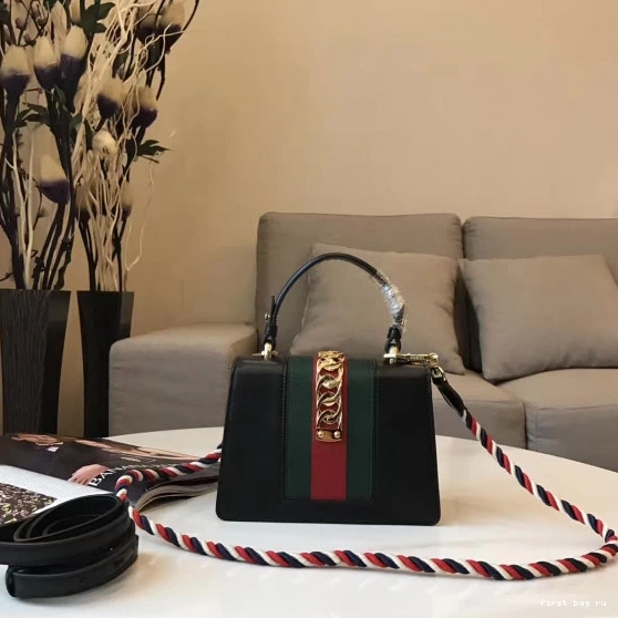 First bag ru Gucci Sylvie 0805